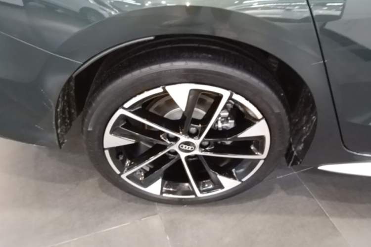 Used Audi A3 2025 A3L Limousine 35TFSI Prestige Edition Right Rear Wheel Hub