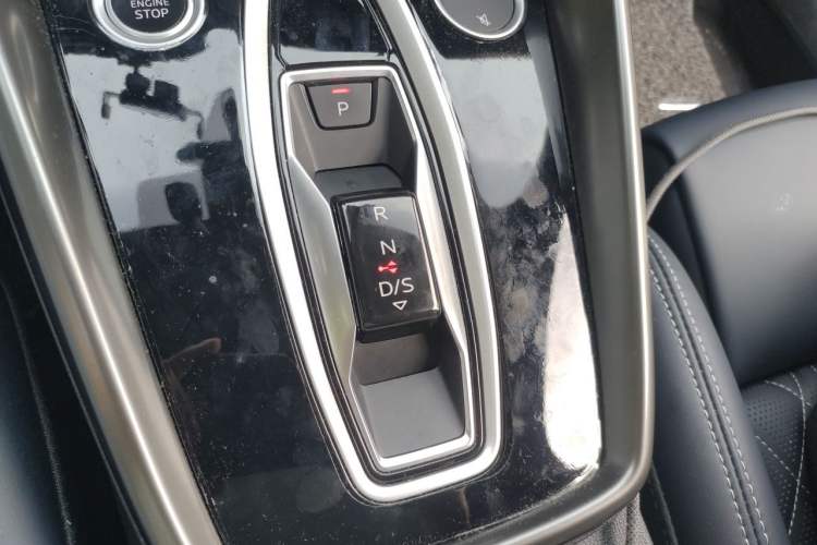 Used Audi A3 2025 Sportback 35TFSI Prestige Edition + Luxury Selection Package Gear Lever
