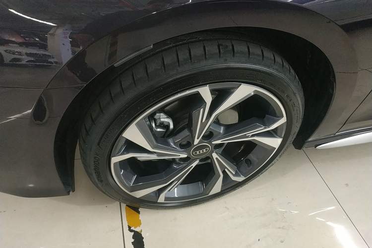 Used Audi A3 2025 Sportback 35TFSI Prestige Edition Left Front Wheel Hub