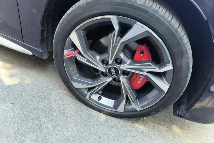 Used Audi A3 2025 Sportback 35TFSI Prestige Edition Right Front Wheel Hub