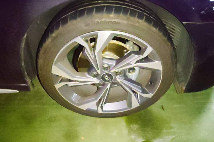 Used Audi A3 2025 Sportback 35TFSI Prestige Edition Right Front Wheel Hub