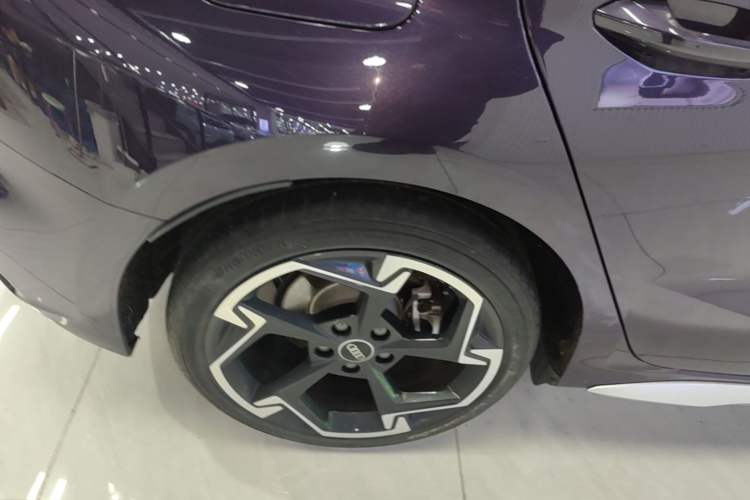 Used Audi A3 2025 Sportback 35TFSI Prestige Edition Right Rear Wheel Hub