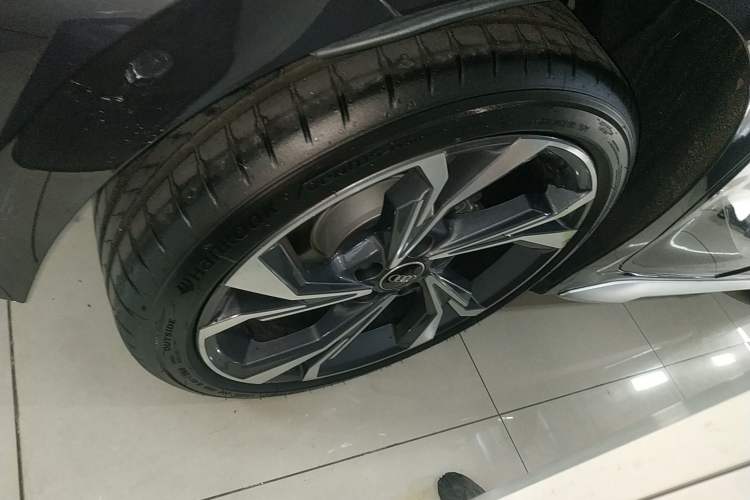 Used Audi A3 2025 Sportback 35TFSI Prestige Edition Right Rear Wheel Hub