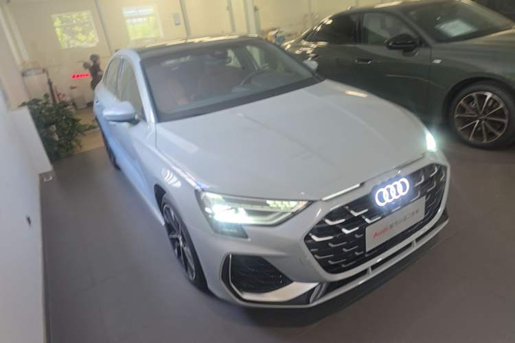 Used Audi A3 2025 A3L Limousine 35TFSI Prestige Edition Front Right 45 Deg