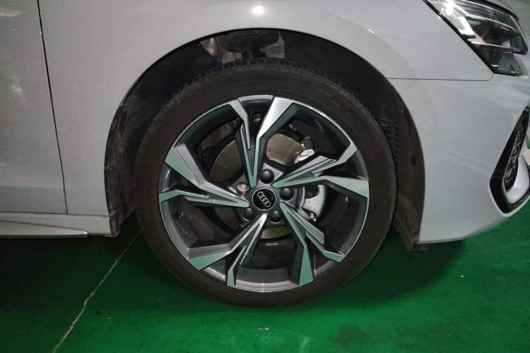 Used Audi A3 2025 Sportback 35TFSI Prestige Edition Right Front Wheel Hub