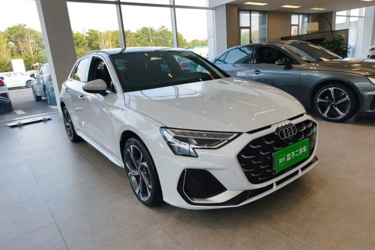 Used Audi A3 2025 Sportback 35TFSI Prestige Edition Front Right 45 Deg