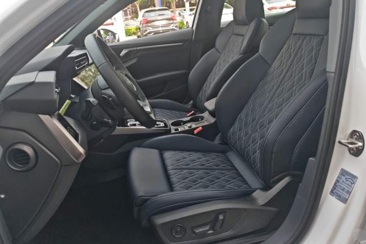 Used Audi A3 2025 A3L Limousine 35TFSI Prestige Edition + Luxury Selection Package Left Front Seat