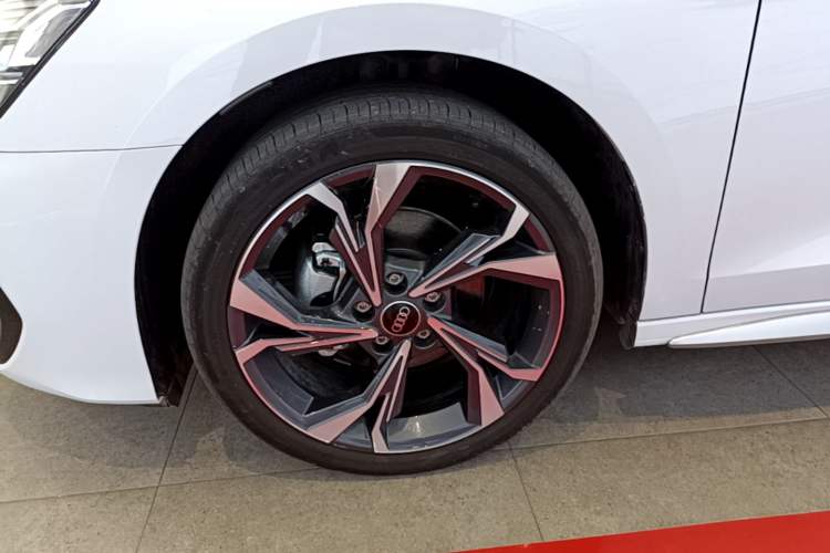 Used Audi A3 2025 Sportback 35TFSI Prestige Edition Left Front Wheel Hub