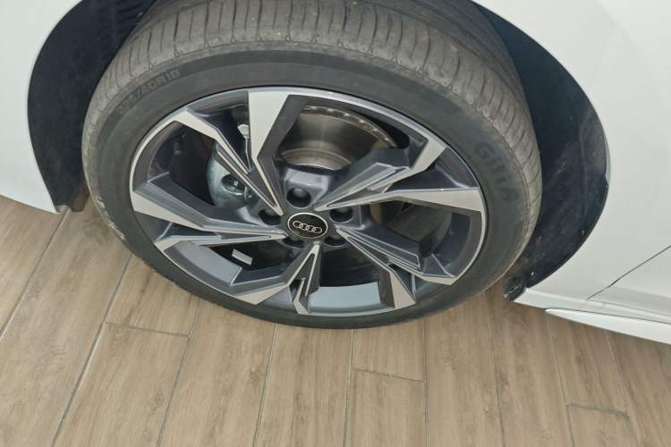 Used Audi A3 2025 Sportback 35TFSI Prestige Edition Left Front Wheel Hub