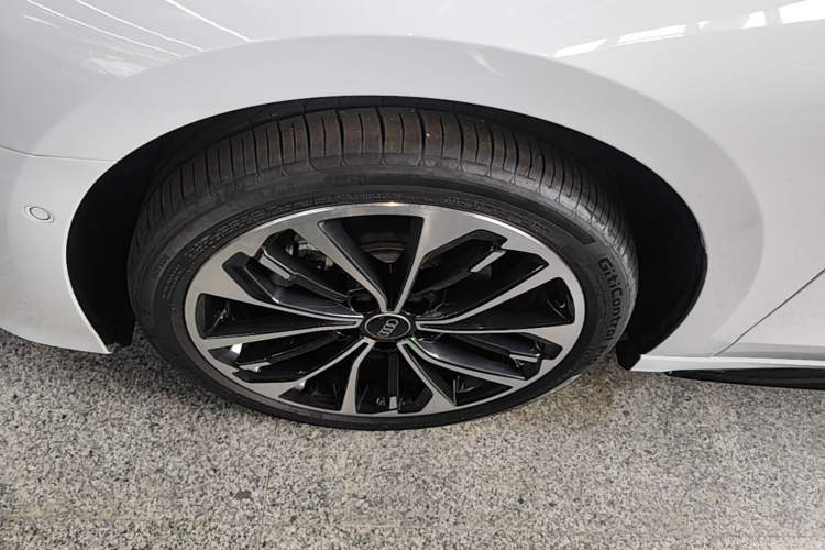 Used Audi A3 2025 A3L Limousine 35TFSI Prestige Edition + Luxury Selection Package Left Front Wheel Hub