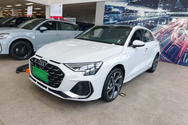 Ojetý Audi A3 2025 Sportback 35TFSI Prestige Edition