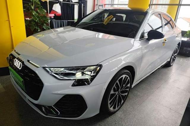 Ojetý Audi A3 2025 A3L Limousine 35TFSI Prestige Edition + Luxury Selection Package