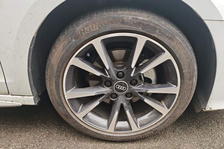 Used Audi A3 2025 Sportback 35TFSI Prestige Edition Right Front Wheel Hub