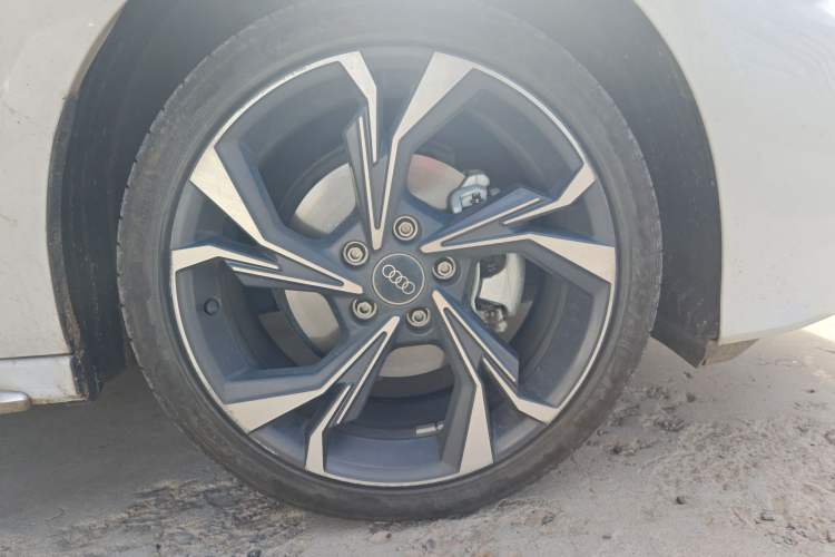 Used Audi A3 2025 Sportback 35TFSI Prestige Edition Right Front Wheel Hub