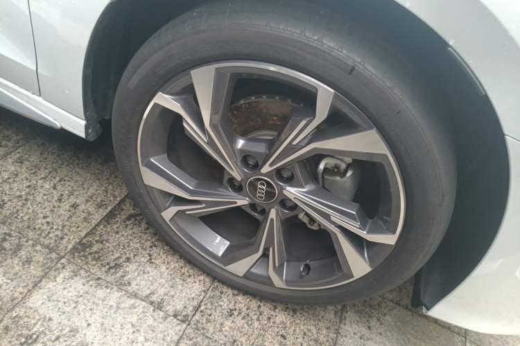 Used Audi A3 2025 Sportback 35TFSI Prestige Edition Right Front Wheel Hub