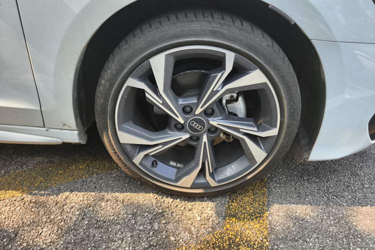 Used Audi A3 2025 Sportback 35TFSI Prestige Edition Right Front Wheel Hub