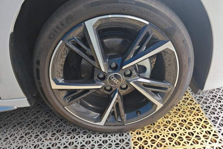 Used Audi A3 2025 Sportback 35TFSI Prestige Edition Right Front Wheel Hub
