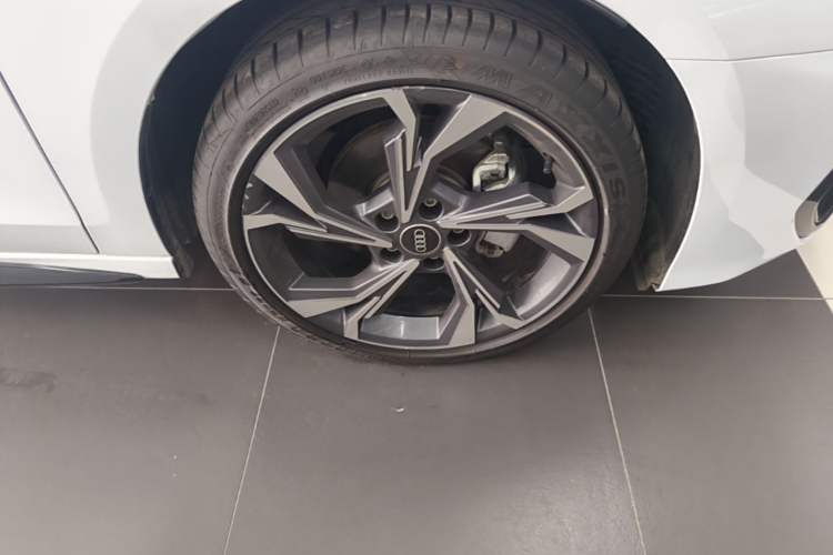 Used Audi A3 2025 Sportback 35TFSI Prestige Edition Right Front Wheel Hub