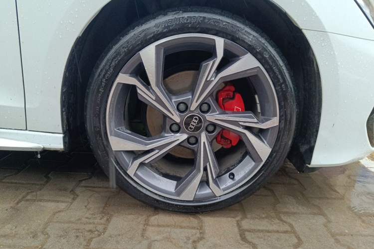 Used Audi A3 2025 Sportback 35TFSI Prestige Edition Right Front Wheel Hub