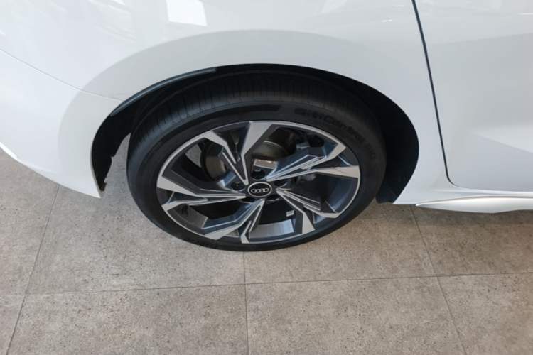 Used Audi A3 2025 Sportback 35TFSI Prestige Edition Right Rear Wheel Hub