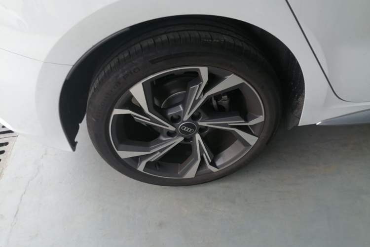 Used Audi A3 2025 Sportback 35TFSI Prestige Edition Right Rear Wheel Hub