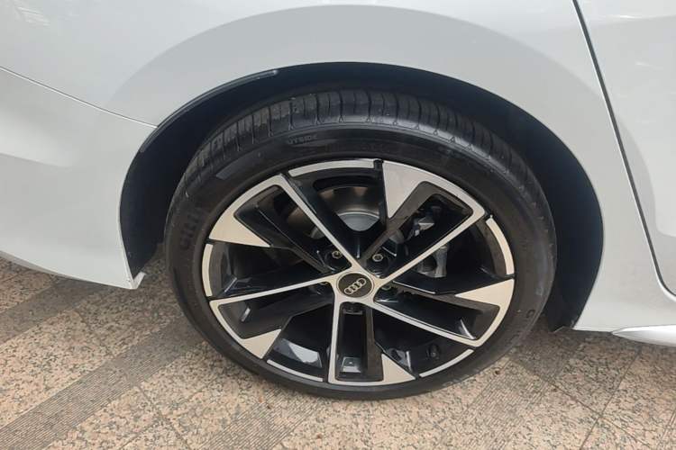 Used Audi A3 2025 A3L Limousine 35TFSI Prestige Edition Right Rear Wheel Hub