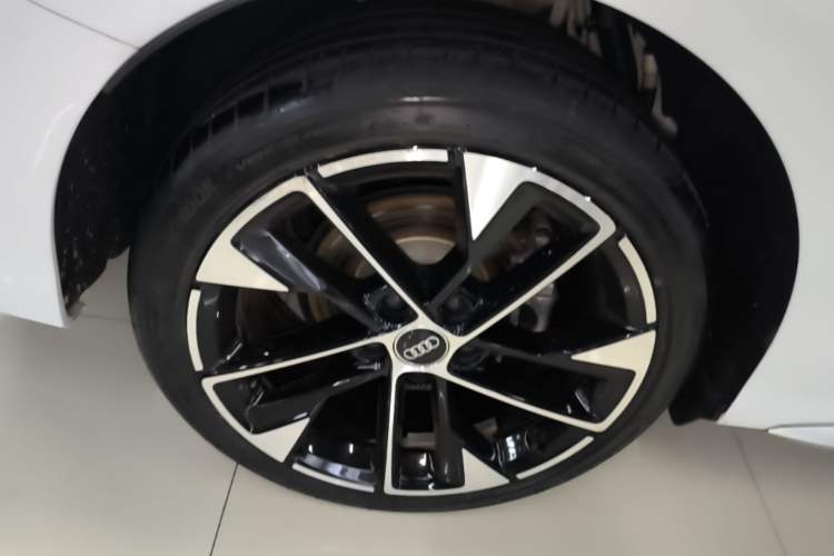 Used Audi A3 2025 A3L Limousine 35TFSI Prestige Edition Right Rear Wheel Hub
