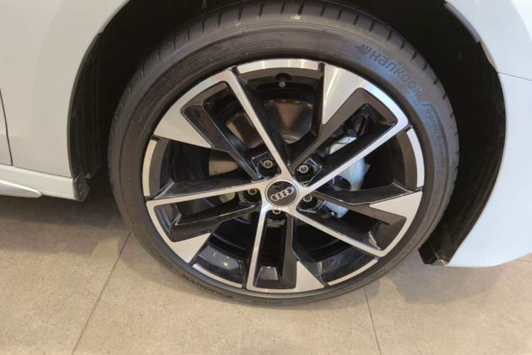 Used Audi A3 2025 A3L Limousine 35TFSI Prestige Edition Right Rear Wheel Hub