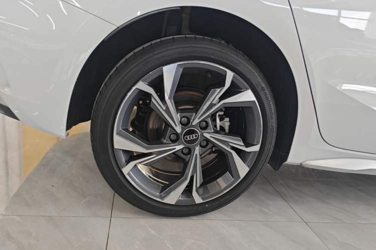 Used Audi A3 2025 Sportback 35TFSI Prestige Edition Right Rear Wheel Hub