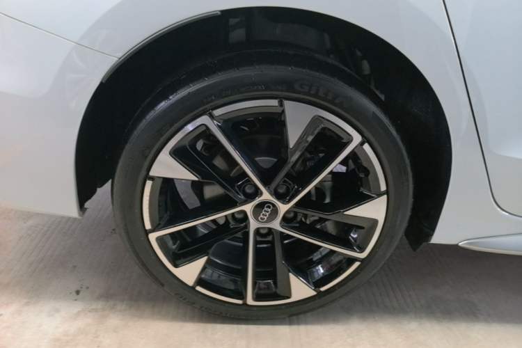 Used Audi A3 2025 A3L Limousine 35TFSI Prestige Edition Right Rear Wheel Hub
