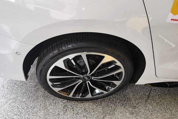 Used Audi A3 2025 A3L Limousine 35TFSI Prestige Edition + Luxury Selection Package Right Rear Wheel Hub