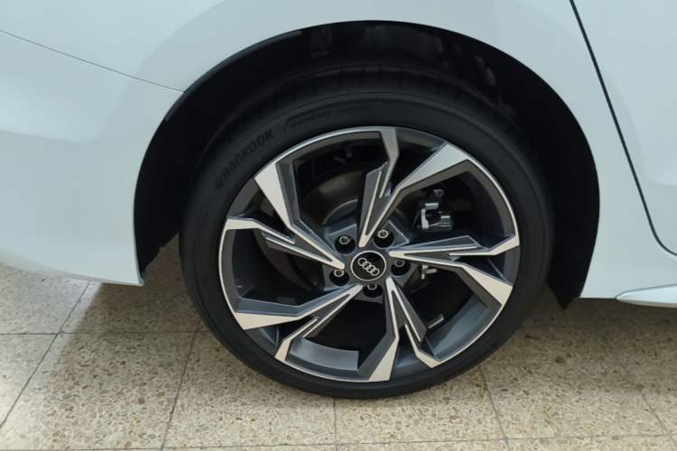 Used Audi A3 2025 A3L Limousine 35TFSI Prestige Edition Right Rear Wheel Hub
