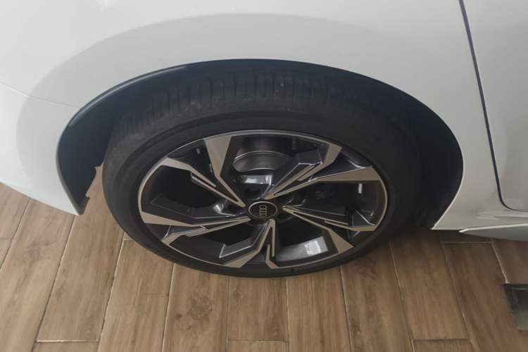 Used Audi A3 2025 Sportback 35TFSI Prestige Edition Right Rear Wheel Hub