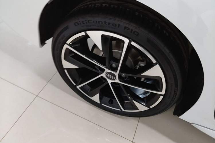 Used Audi A3 2025 A3L Limousine 35TFSI Prestige Edition Right Rear Wheel Hub