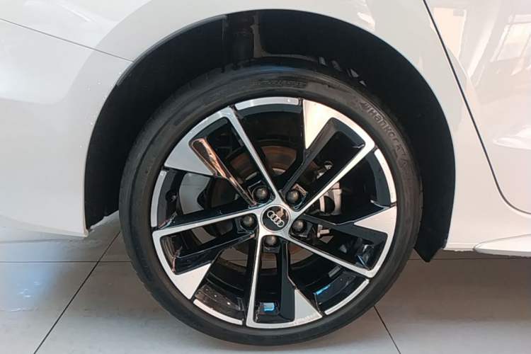Used Audi A3 2025 A3L Limousine 35TFSI Prestige Edition Right Rear Wheel Hub