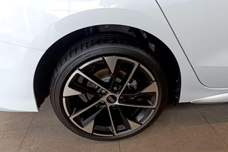 Used Audi A3 2025 A3L Limousine 35TFSI Prestige Edition Right Rear Wheel Hub