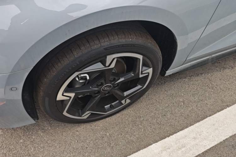 Used Audi A3 2026 Sportback 35 TFSI Prestige Edition + Luxury Selection Package Left Front Wheel Hub