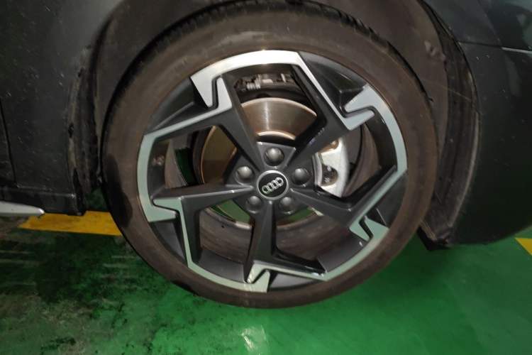 Used Audi A3 2026 Sportback 35 TFSI Prestige Edition Right Front Wheel Hub