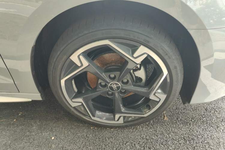 Used Audi A3 2026 Sportback 35 TFSI Prestige Edition Right Front Wheel Hub