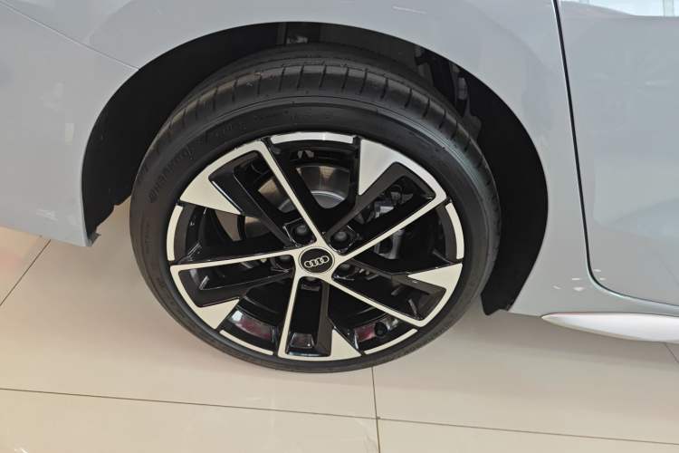 Used Audi A3 2026 A3L Limousine 35 TFSI Prestige Edition Right Rear Wheel Hub