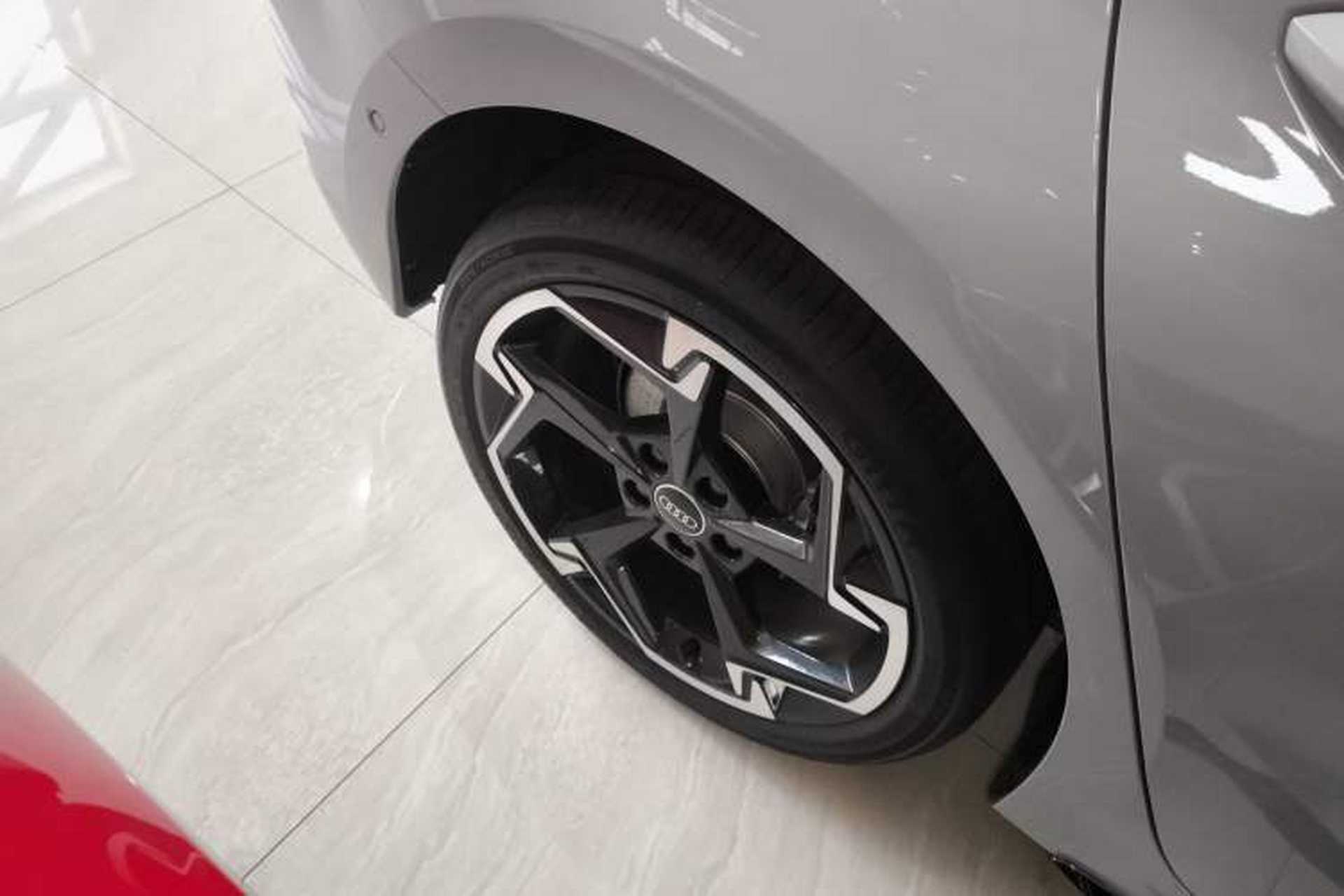 Used Audi A3 2026 Sportback 35 TFSI Prestige Edition + Luxury Selection Package Right Rear Wheel Hub