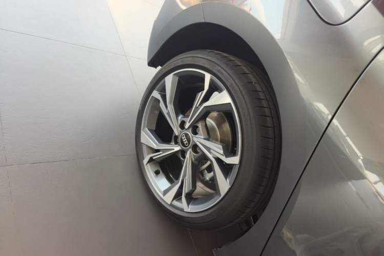 Used Audi A3 2026 Sportback 35 TFSI Prestige Edition Right Rear Wheel Hub