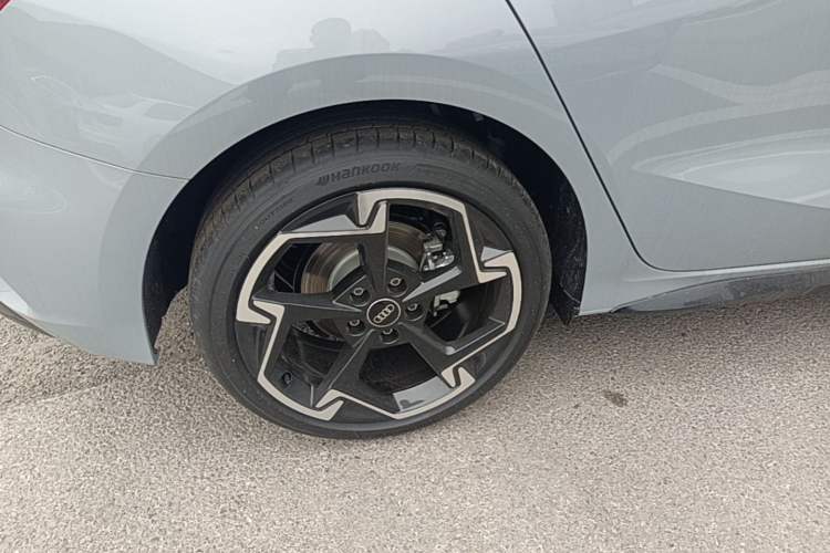 Used Audi A3 2026 Sportback 35 TFSI Prestige Edition Right Rear Wheel Hub