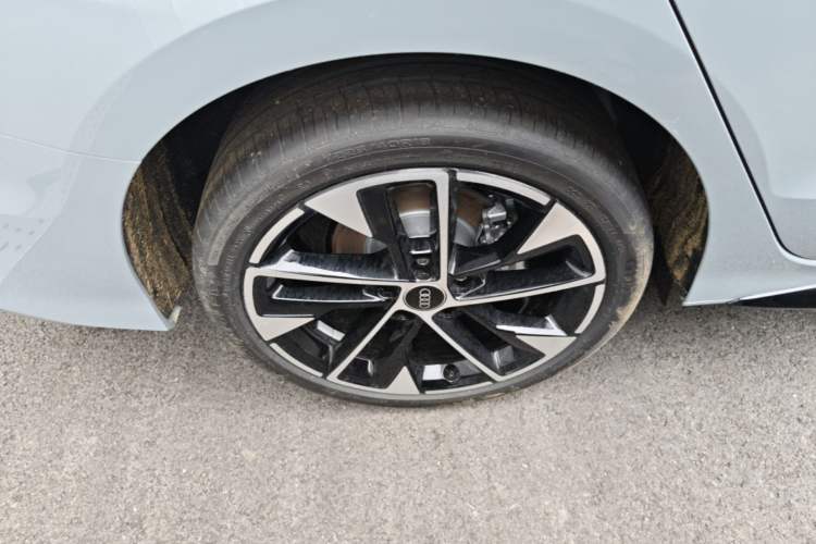 Used Audi A3 2026 A3L Limousine 35 TFSI Prestige Edition Right Rear Wheel Hub