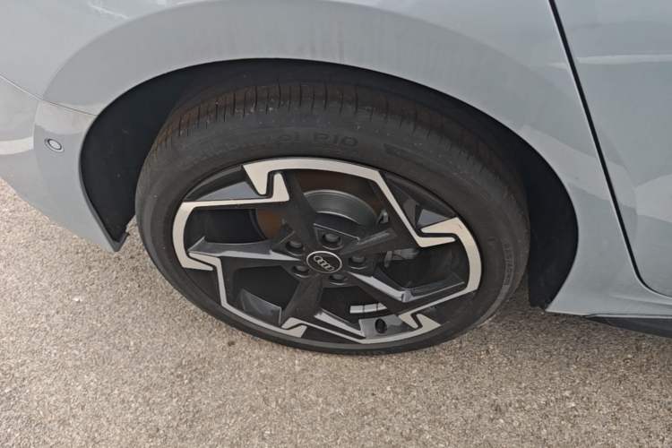Used Audi A3 2026 Sportback 35 TFSI Prestige Edition + Luxury Selection Package Right Rear Wheel Hub