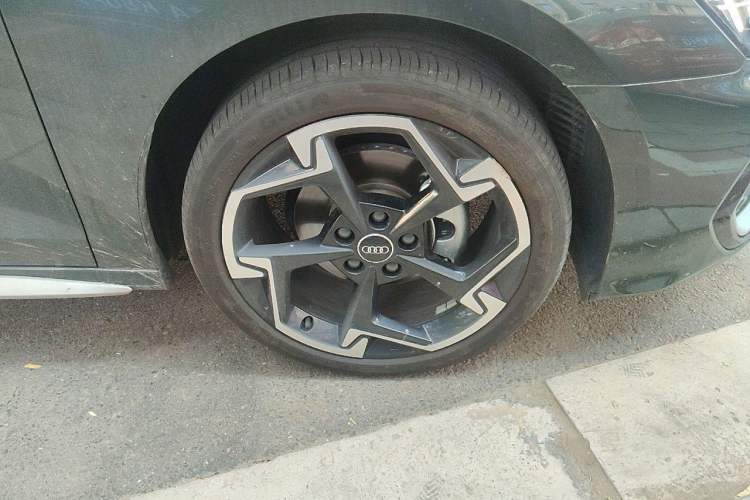 Used Audi A3 2026 Sportback 35 TFSI Prestige Edition Right Front Wheel Hub