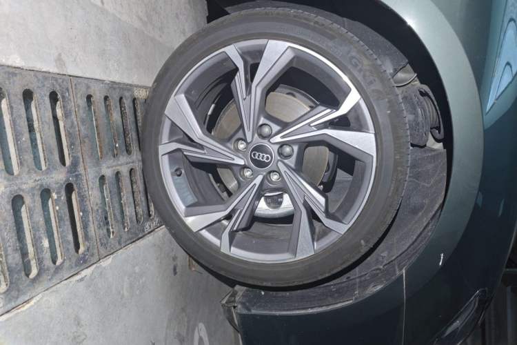 Used Audi A3 2026 Sportback 35 TFSI Prestige Edition Right Front Wheel Hub