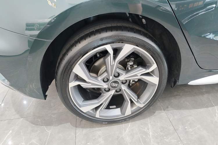 Used Audi A3 2026 Sportback 35 TFSI Prestige Edition Right Rear Wheel Hub