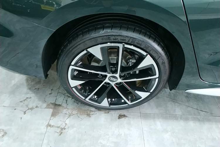 Used Audi A3 2026 A3L Limousine 35 TFSI Prestige Edition Right Rear Wheel Hub