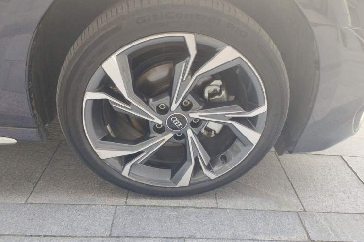 Used Audi A3 2026 Sportback 35 TFSI Prestige Edition Right Front Wheel Hub